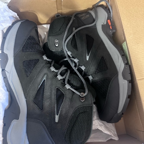 Two pairs men’s helly Hansen shoes and hiking boots new - Picture 2 of 6